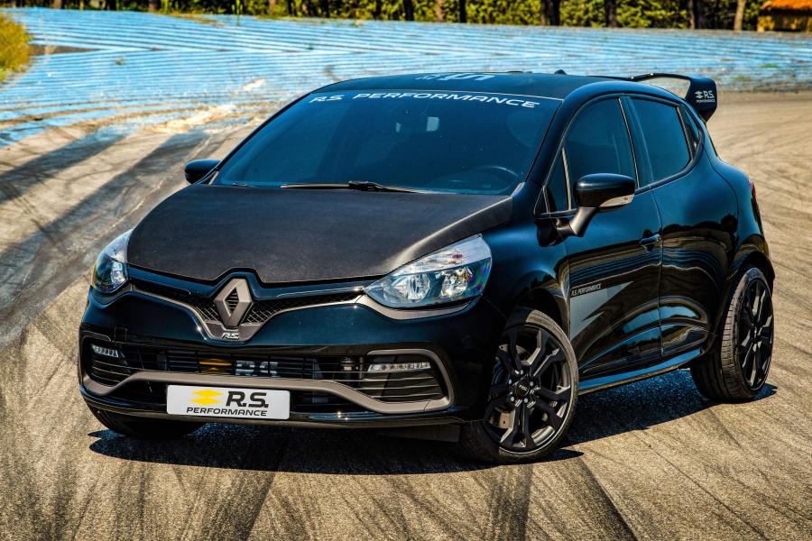  Renault Clio R.S. Performance Accessories 2018 года  (фото 5 из 13)